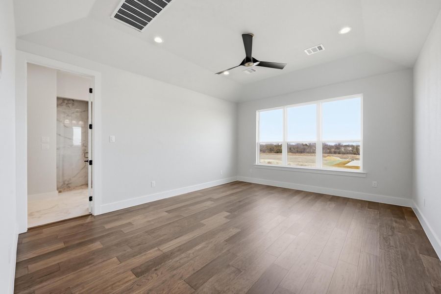 Spacious, unfurnished interior of a new home in Aledo Heights - Aledo ISD, Annetta (Image 39).