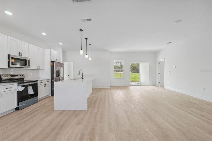 Spacious, unfurnished interior of a new home in , Ocala (Image 24).