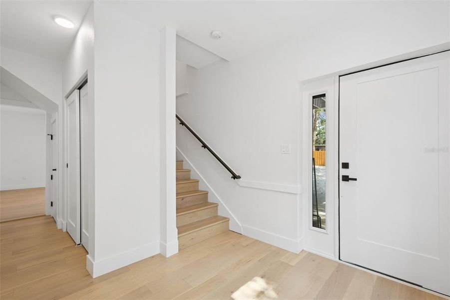 Spacious, unfurnished interior of a new home in , Sarasota (Image 20).