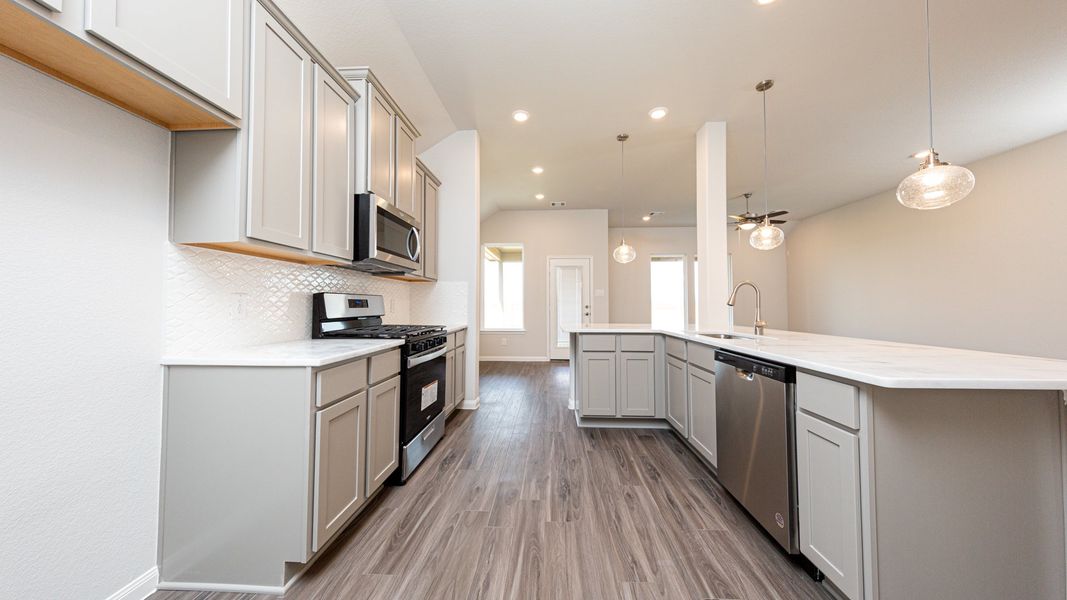 Representative furnished interior of a home built from the The Lakewood by Legend Homes in Cinco Lakes, San Antonio (Image 8).