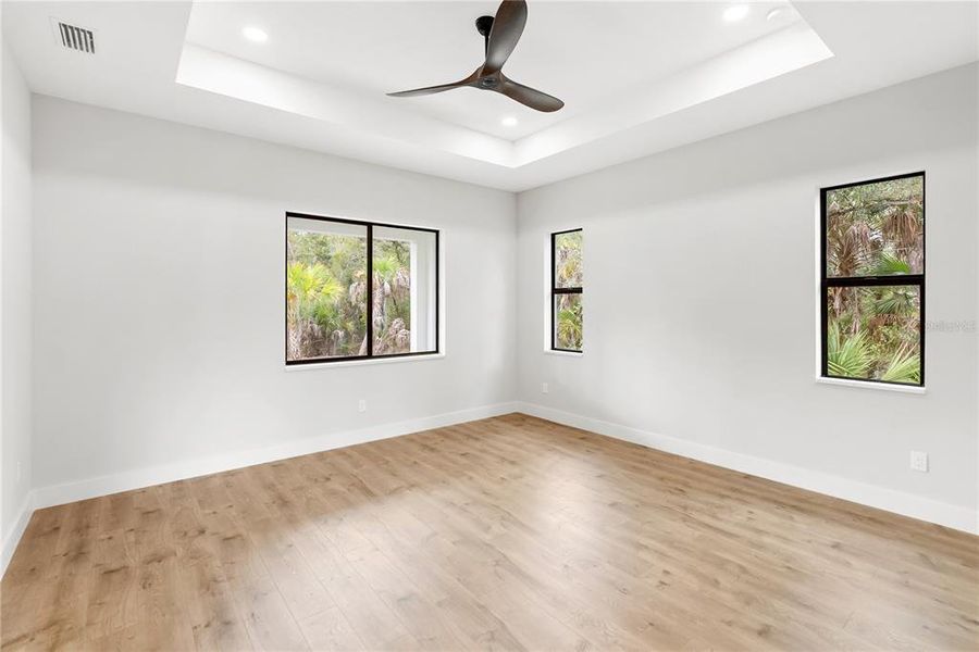 Spacious, unfurnished interior of a new home in , Port Charlotte (Image 63).