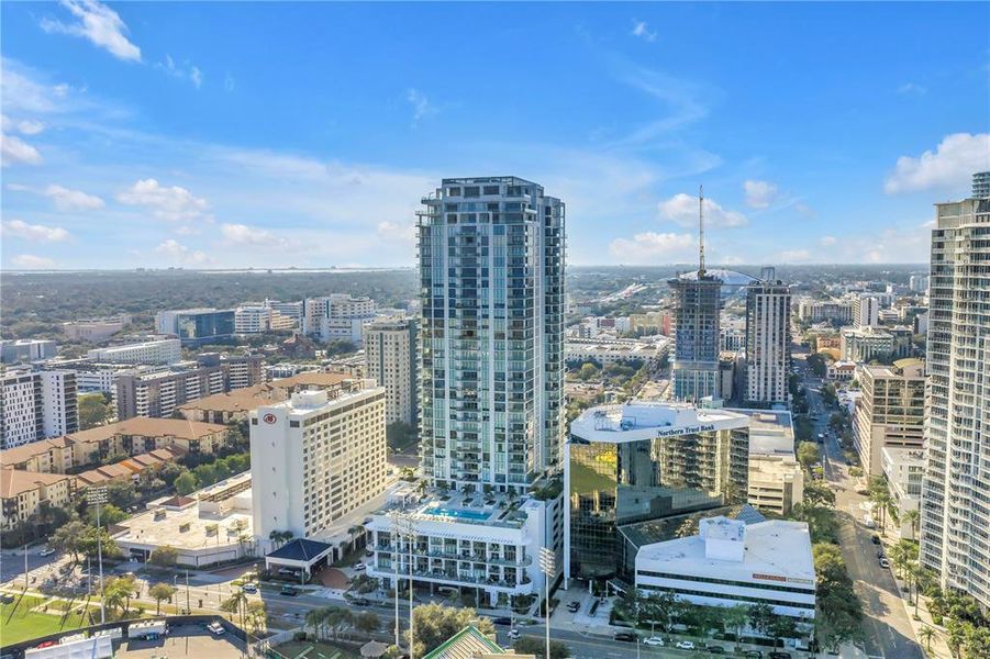 Condo located in St. Petersburg, FL showcasing its design and architecture (Image 24).