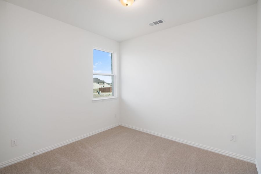 Spacious, unfurnished interior of a new home in Edgewater, Fate (Image 27).