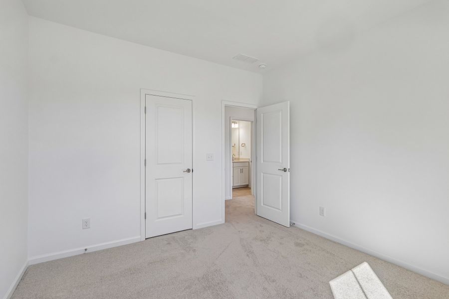Spacious, unfurnished interior of a new home in Terraces at the Exchange, Fort Mill (Image 27).