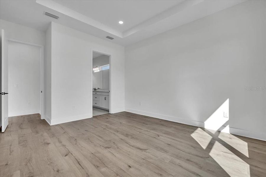 Spacious, unfurnished interior of a new home in Gracewater at Sarasota, Sarasota (Image 19).