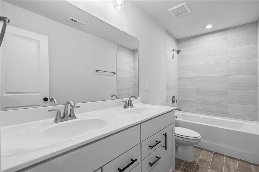 Furnished interior view inside a new home in Hawthorne Ridge, McDonough (Image 5). Furnished interior view inside a new home in Hawthorne Ridge, McDonough (Image 5).