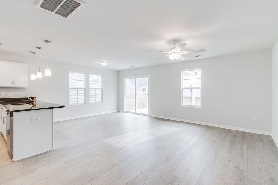 Spacious, unfurnished interior of a new home in Bluefield, Lexington (Image 15).
