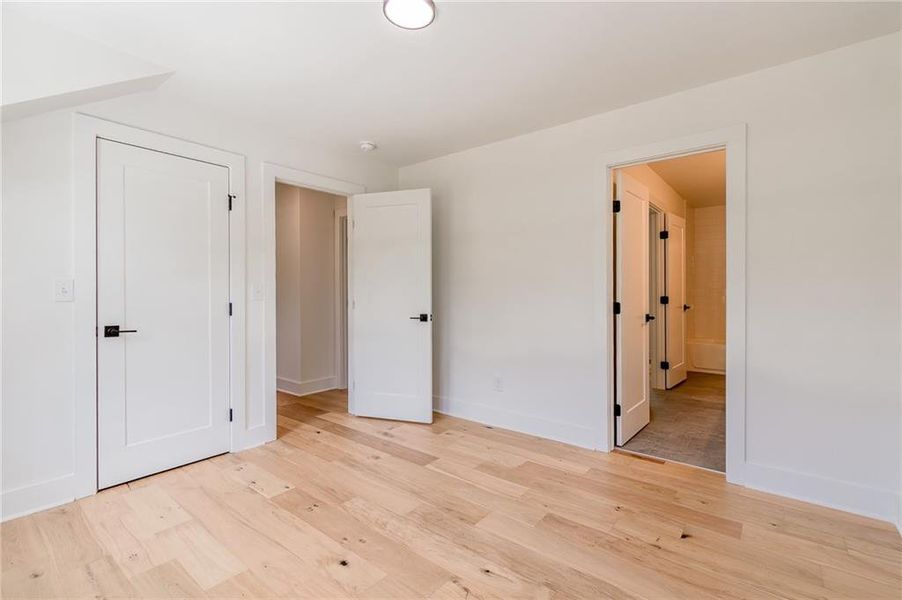 Spacious, unfurnished interior of a new home in , Gainesville (Image 31).