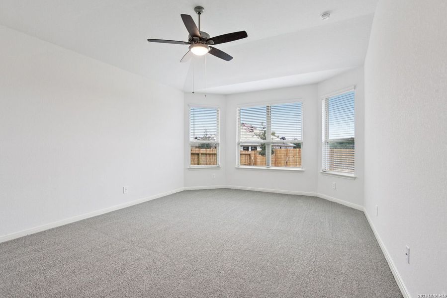 Spacious, unfurnished interior of a new home in Fox Falls, Boerne (Image 42).