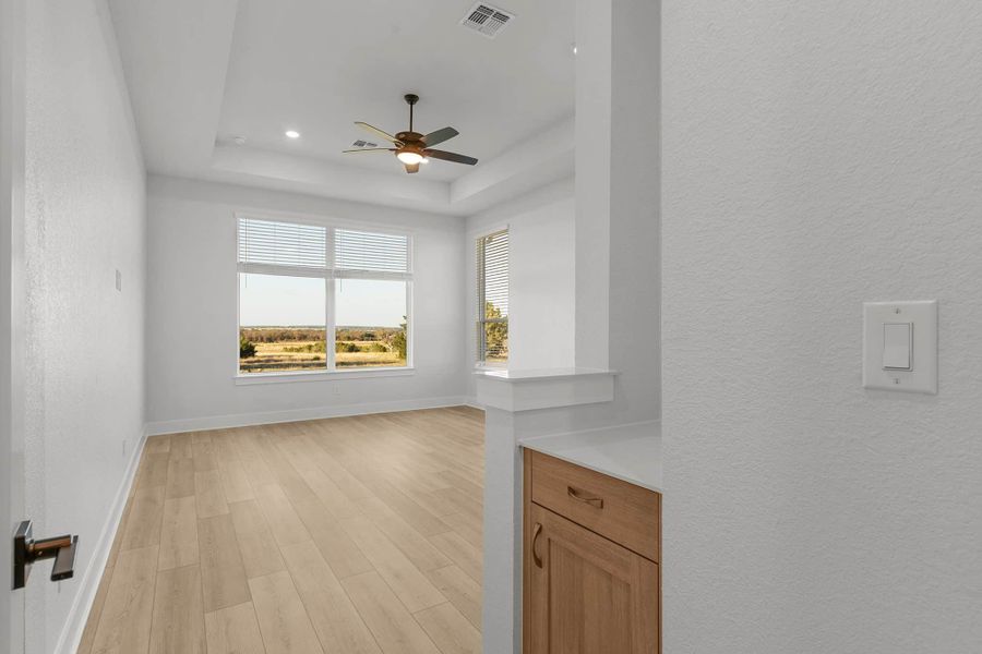 Spacious, unfurnished interior of a new home in Feathergrass, Florence (Image 55).