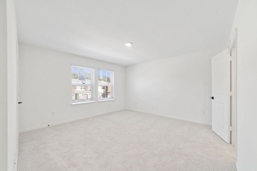 Spacious, unfurnished interior of a new home in Towns at Greenleaf, Oviedo (Image 23).