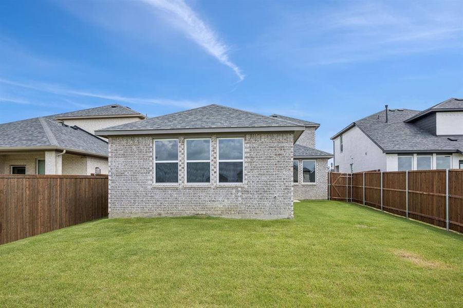 Exterior details and patio area of a home in Bellagio, Forney (Image 3).