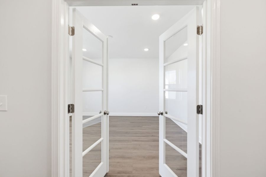 Spacious, unfurnished interior of a new home in Carriage Estates, Lexington (Image 29).