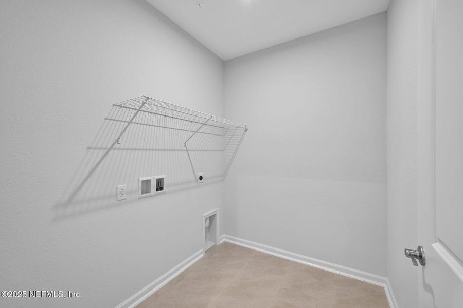 Spacious, unfurnished interior of a new home in McGirt's Creek, Yulee (Image 26).