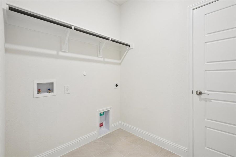 Spacious, unfurnished interior of a new home in Eagle Creek, Denton (Image 21).