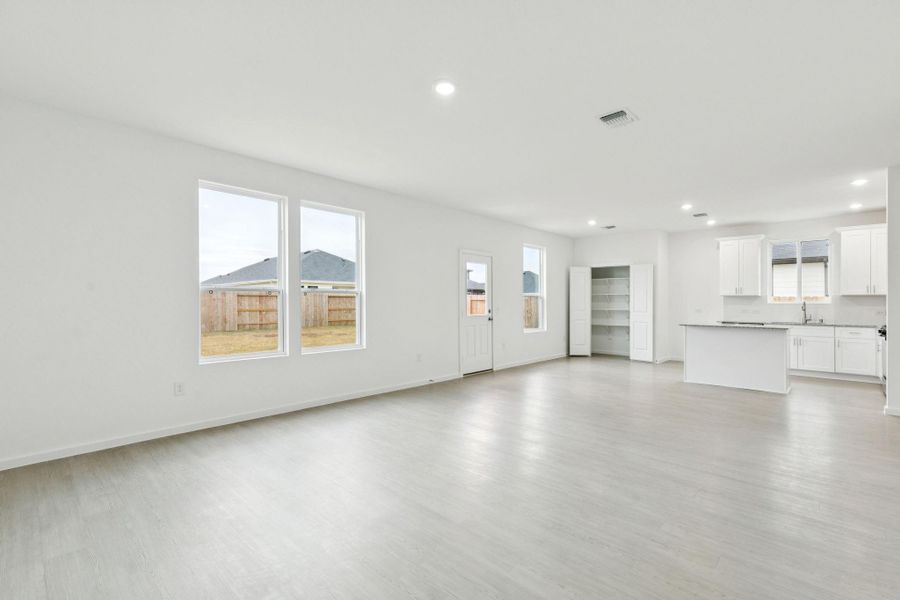 Spacious, unfurnished interior of a new home in Windcress, Baytown (Image 22).