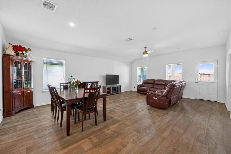 A refined space ideal for memorable meals and intimate celebrations.