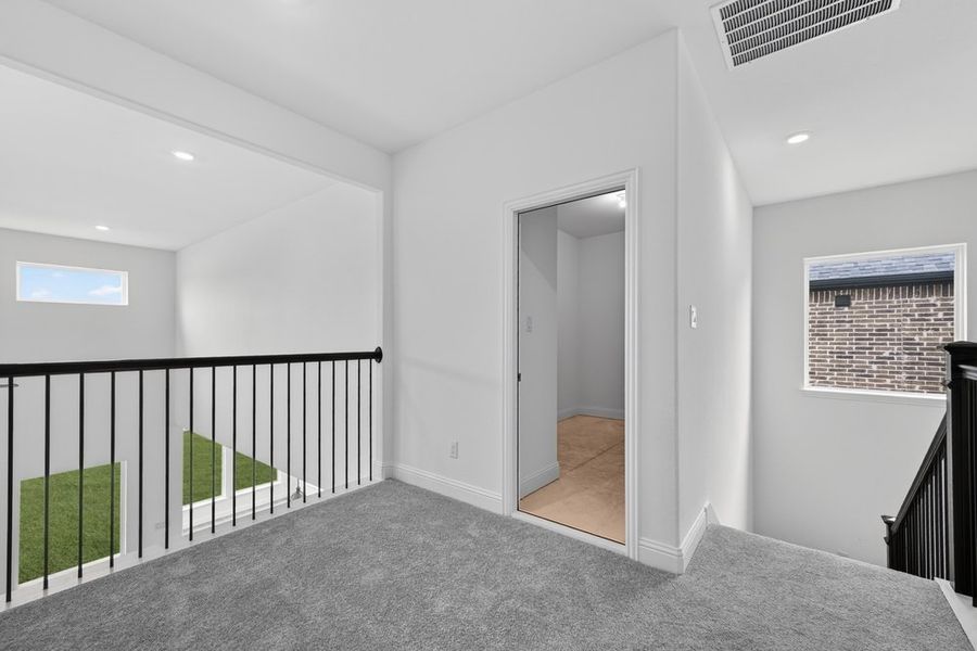 Spacious, unfurnished interior of a new home in The Ridge at Northlake, Northlake (Image 25).