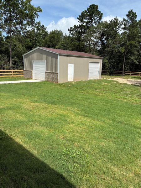 Exterior details and patio area of a home in , New Waverly (Image 19).