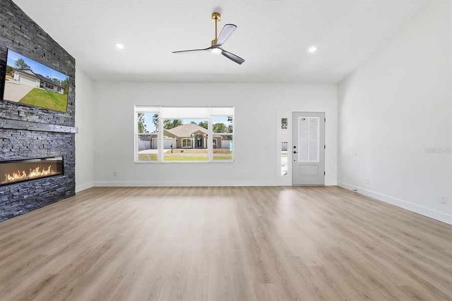 Spacious, unfurnished interior of a new home in , Citrus Springs (Image 26).