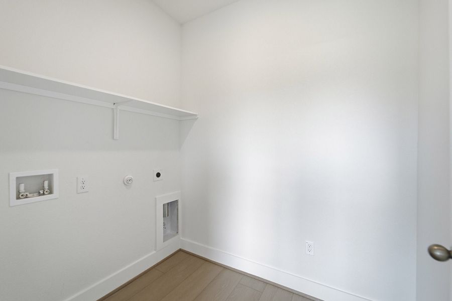 Spacious, unfurnished interior of a new home in Sunfield, Buda (Image 39). Spacious, unfurnished interior of a new home in Sunfield, Buda (Image 39).