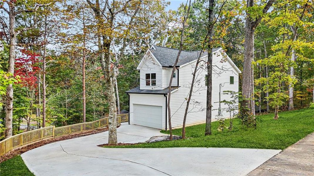Exterior details and patio area of a home in , Gainesville (Image 3).