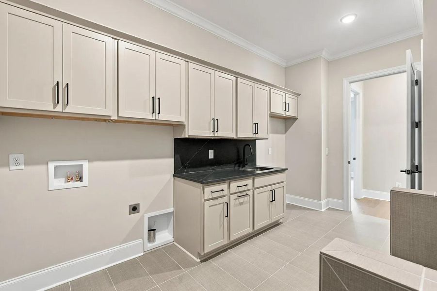 Ballentine B Laundry room