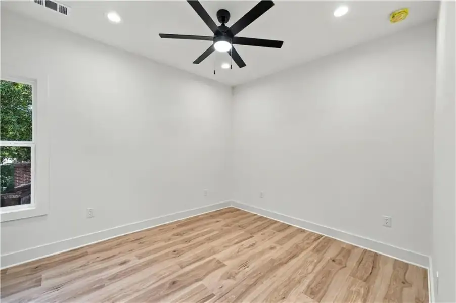 Spacious, unfurnished interior of a new home in , Atlanta (Image 31).