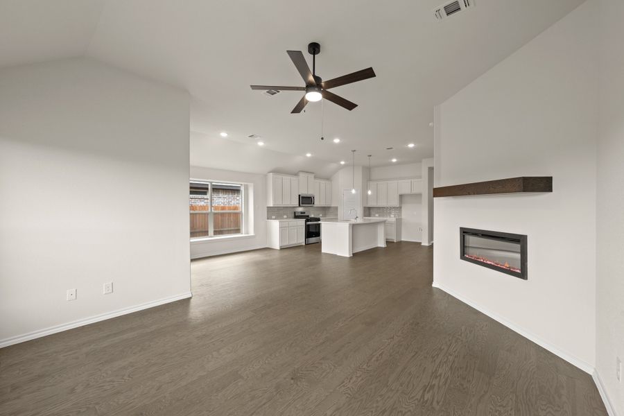 Spacious, unfurnished interior of a new home in Hulen Trails, Fort Worth (Image 15). Spacious, unfurnished interior of a new home in Hulen Trails, Fort Worth (Image 15).