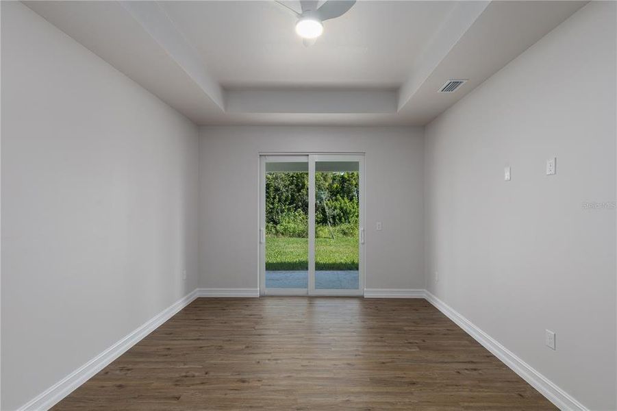 Spacious, unfurnished interior of a new home in , Cape Coral (Image 16).