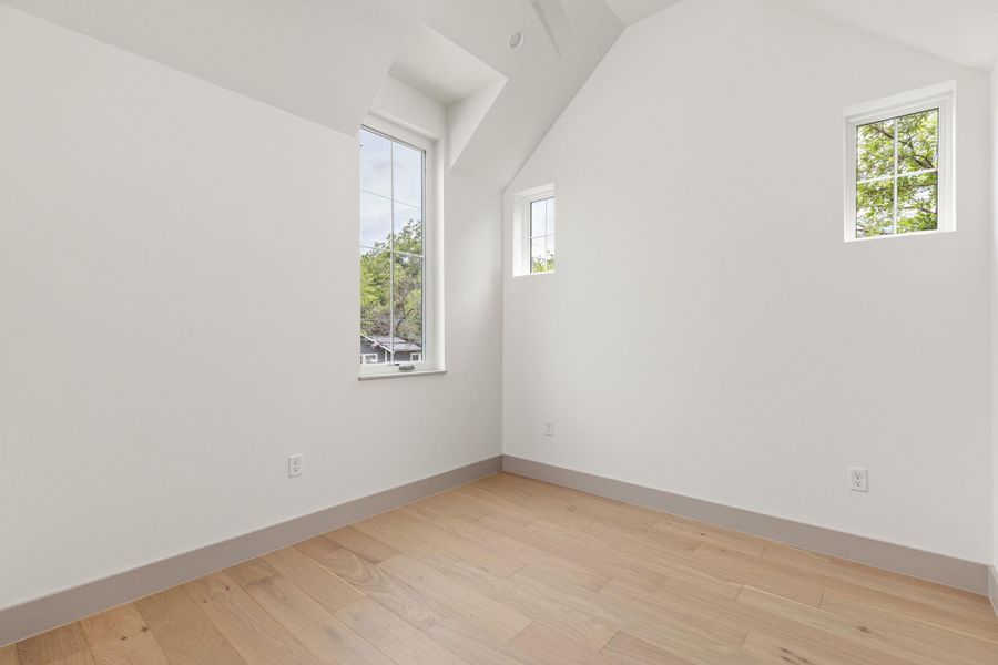 Spacious, unfurnished interior of a new home in , Austin (Image 26).