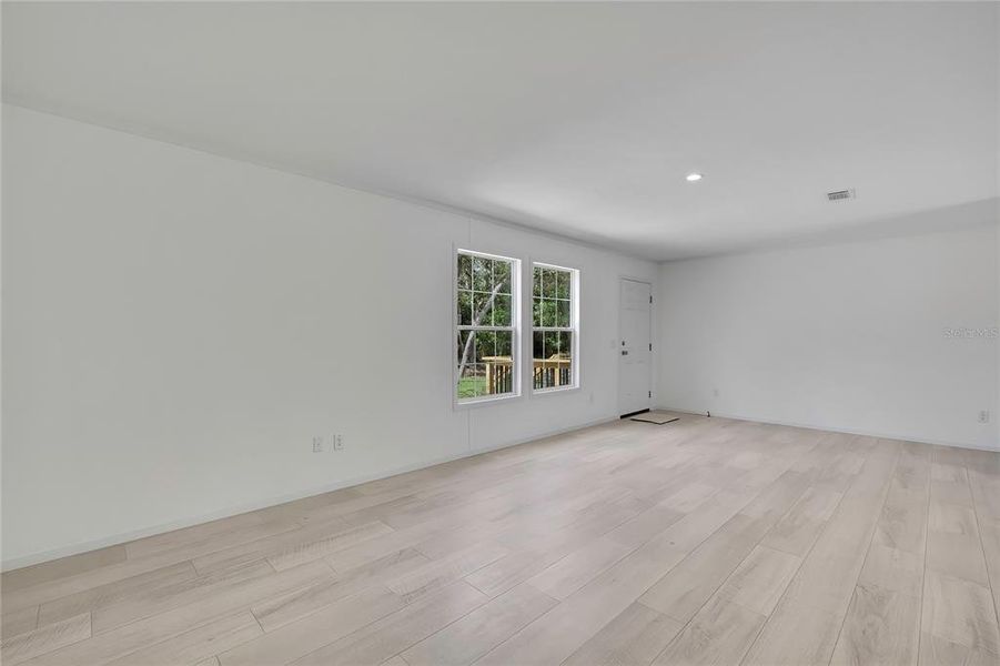 Spacious, unfurnished interior of a new home in , Homosassa (Image 38).