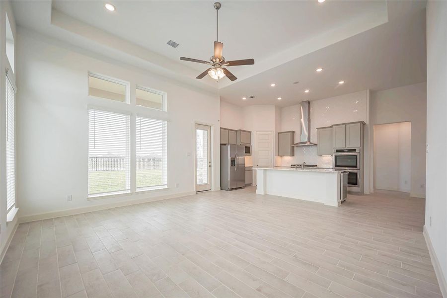 Spacious, unfurnished interior of a new home in Lago Mar, Texas City (Image 15). Spacious, unfurnished interior of a new home in Lago Mar, Texas City (Image 15).