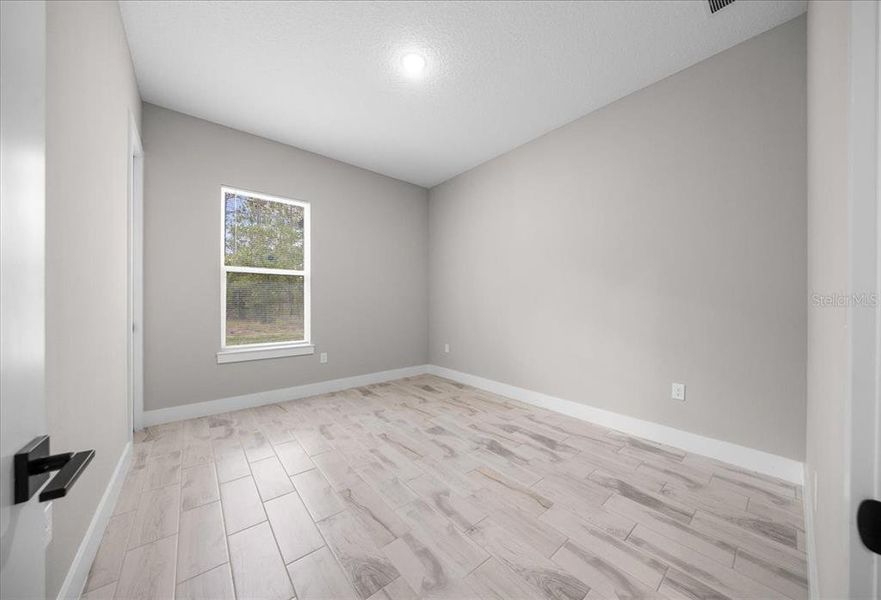 Spacious, unfurnished interior of a new home in , Ocala (Image 22).