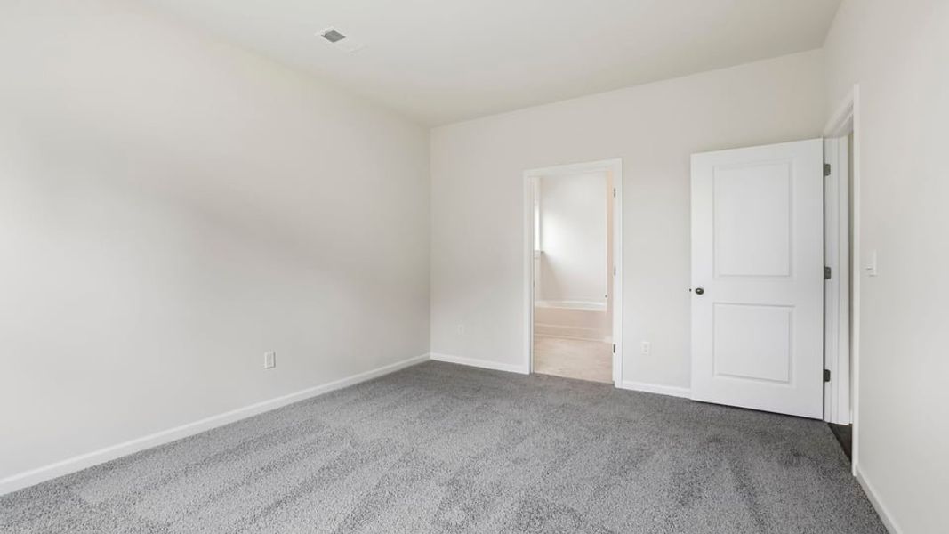 Spacious, unfurnished interior of a new home in Hunters Ridge, Woodruff (Image 33).