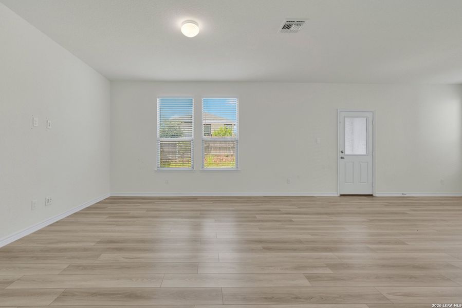 Spacious, unfurnished interior of a new home in , Converse (Image 19).