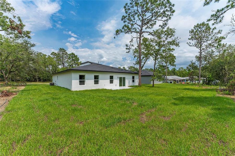 Exterior details and patio area of a home in , Citrus Springs (Image 3).