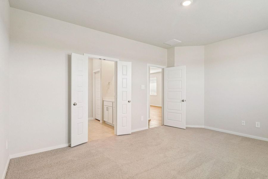 Spacious, unfurnished interior of a new home in Granger Pointe - Traditional Series, New Caney (Image 21).