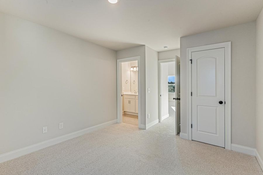 Spacious, unfurnished interior of a new home in Woodbridge Glen, Lebanon (Image 24).