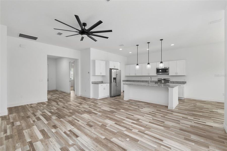 Spacious, unfurnished interior of a new home in , Ocala (Image 13).