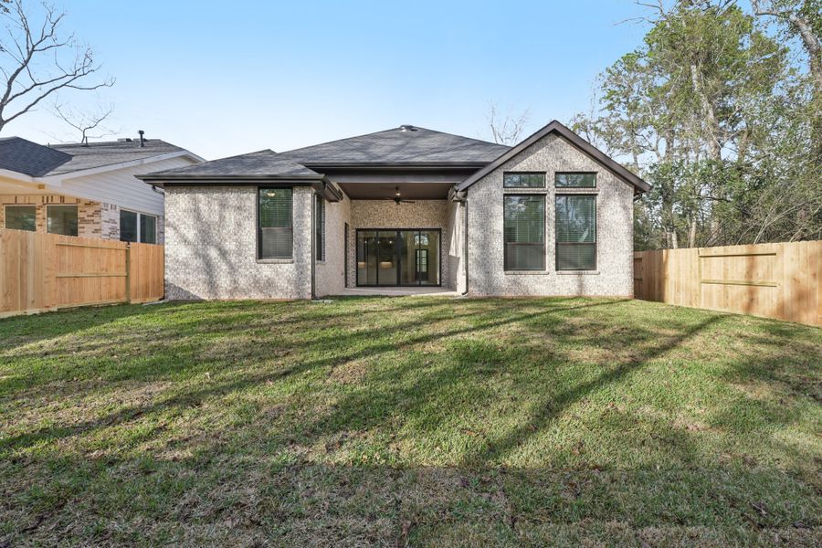 Exterior details and patio area of a home in Wood Leaf Reserve, Tomball (Image 31).