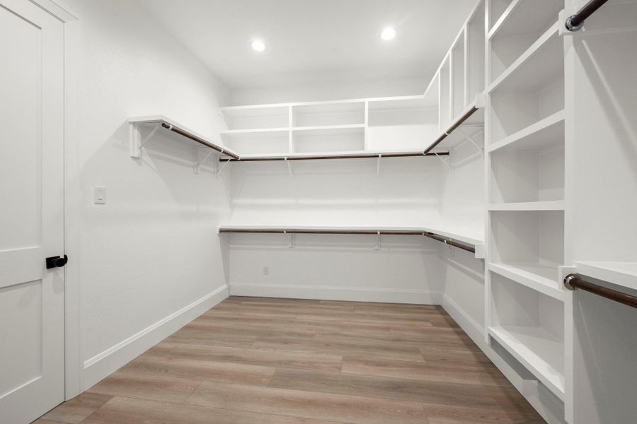 Spacious, unfurnished interior of a new home in , Huntsville (Image 19).