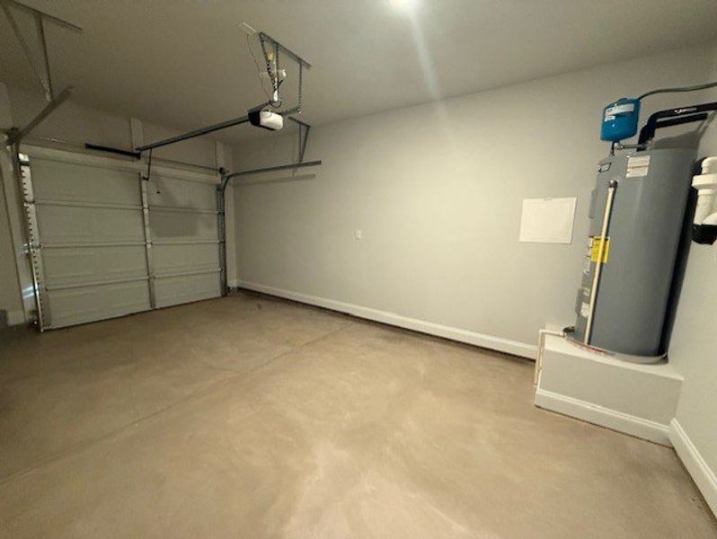 Spacious, unfurnished interior of a new home in Caroleton Townhomes, Grovetown (Image 18).