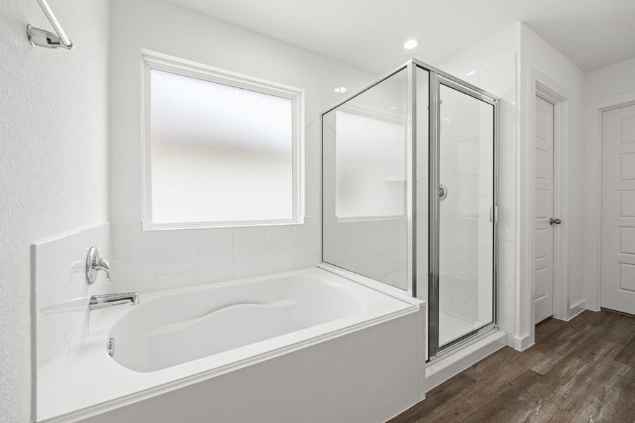 Furnished interior view inside a new home in , Rosharon (Image 10).