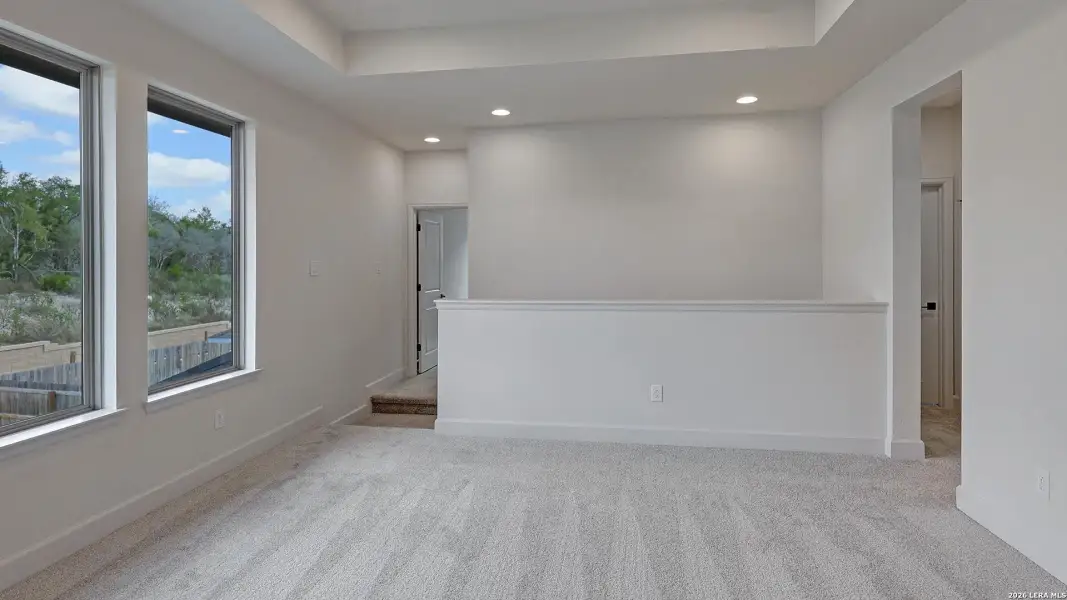 Spacious, unfurnished interior of a new home in Ladera, San Antonio (Image 19).