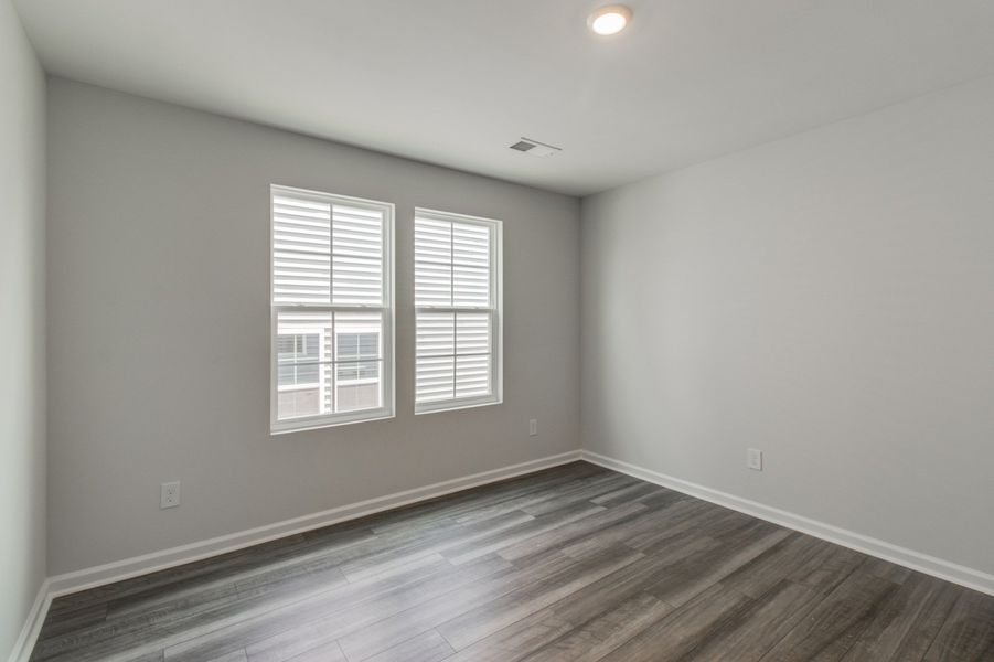 Spacious, unfurnished interior of a new home in Ellington, Elgin (Image 17).