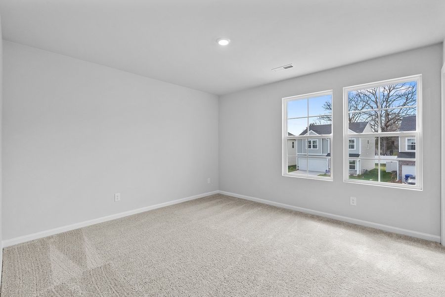 Spacious, unfurnished interior of a new home in Hanes Lake, Winston-Salem (Image 35).