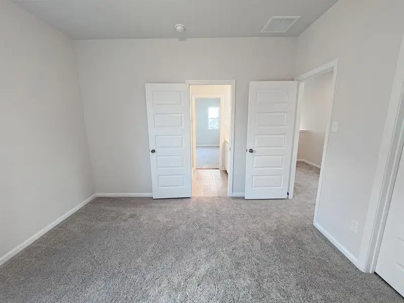 Spacious, unfurnished interior of a new home in , Blue Ridge (Image 20).