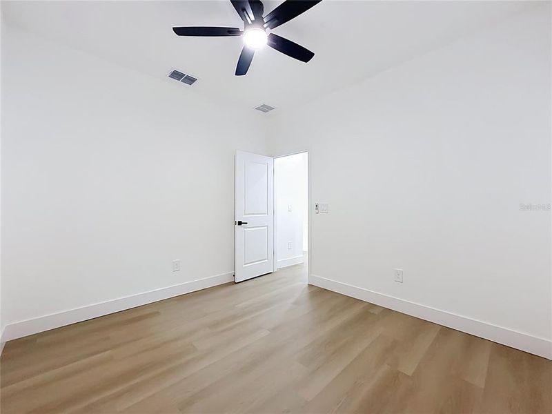 Spacious, unfurnished interior of a new home in , Orlando (Image 47).