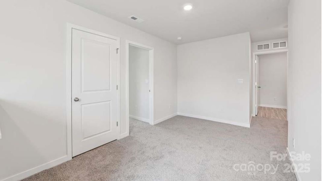 Spacious, unfurnished interior of a new home in Cardinal Creek, Charlotte (Image 14).